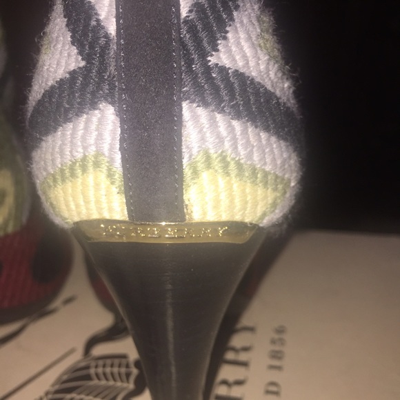 Burberry Prorsum peep toe booties / purchaser did’nt have current address listed - Picture 3 of 4